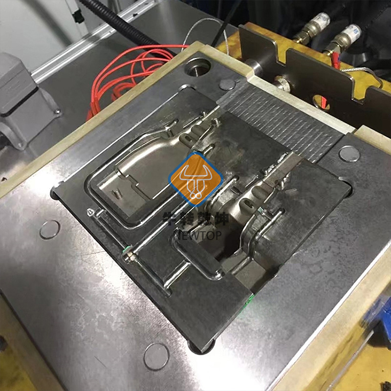 专业的冷流道液态硅胶模具厂，LSR模具厂家